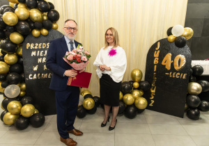 Pani Dyrektor Anna z zaproszonymi gośćmi.