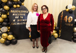 Pani Dyrektor Anna z zaproszonymi gośćmi.