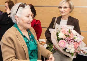 Pani Dyrektor Anna z zaproszonymi gośćmi.