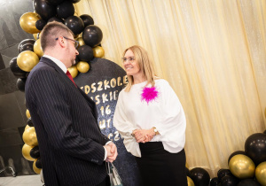 Pani Dyrektor Anna z zaproszonymi gośćmi.