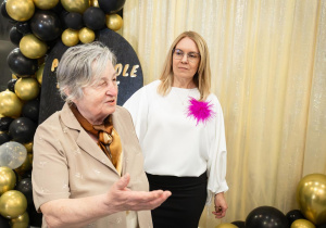 Pani Dyrektor Anna z zaproszonymi gośćmi.