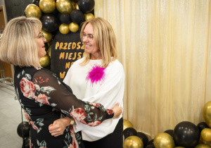 Pani Dyrektor Anna z zaproszonymi gośćmi.