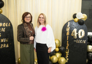 Pani Dyrektor Anna z zaproszonymi gośćmi.