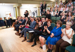 Widownia pełna gości zgromadzonych na Jubileusz.