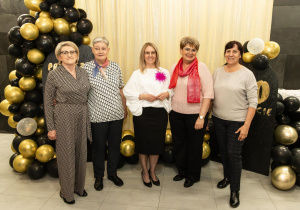 Pani Dyrektor Anna z zaproszonymi gośćmi.