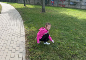 Dzieci podczas akcji Sprzątanie Świata