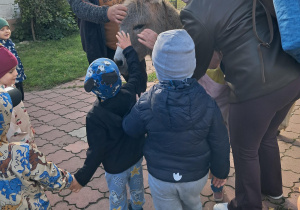 Wycieczka dzieci z grupy "Motylki" do "Stajni Oleszcze"