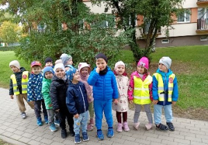 Dzieci na spacerze.