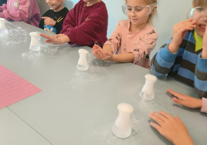 Eksperyment chemiczny.