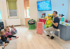 Występ brzuchomówcy.