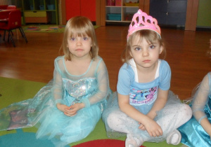 Zosia i Hania jako księżniczki