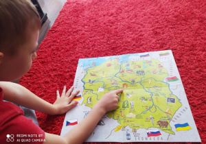 Bartek śledzi mapę Polski