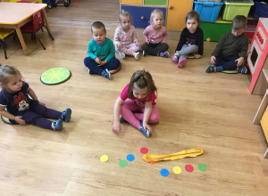 Kształty i kolory- zajęcia matematyczne.