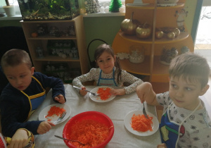 Obiecujemy , że będziemy jeść surówki z warzyw :)