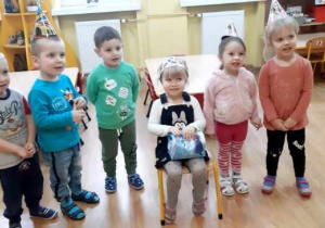 Dzieci z grupy Biedronki śpiewają Gabrysi-"Sto lat!"
