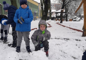 "Zimowe zabawy na śniegu"