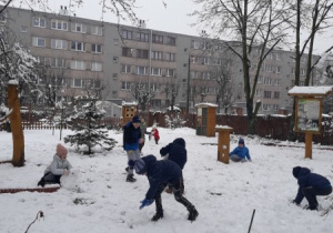 "Zimowe zabawy na śniegu"